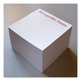 Sérprentaður minnismiðakubbur