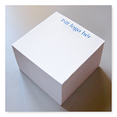 Sérprentaður minnismiðakubbur